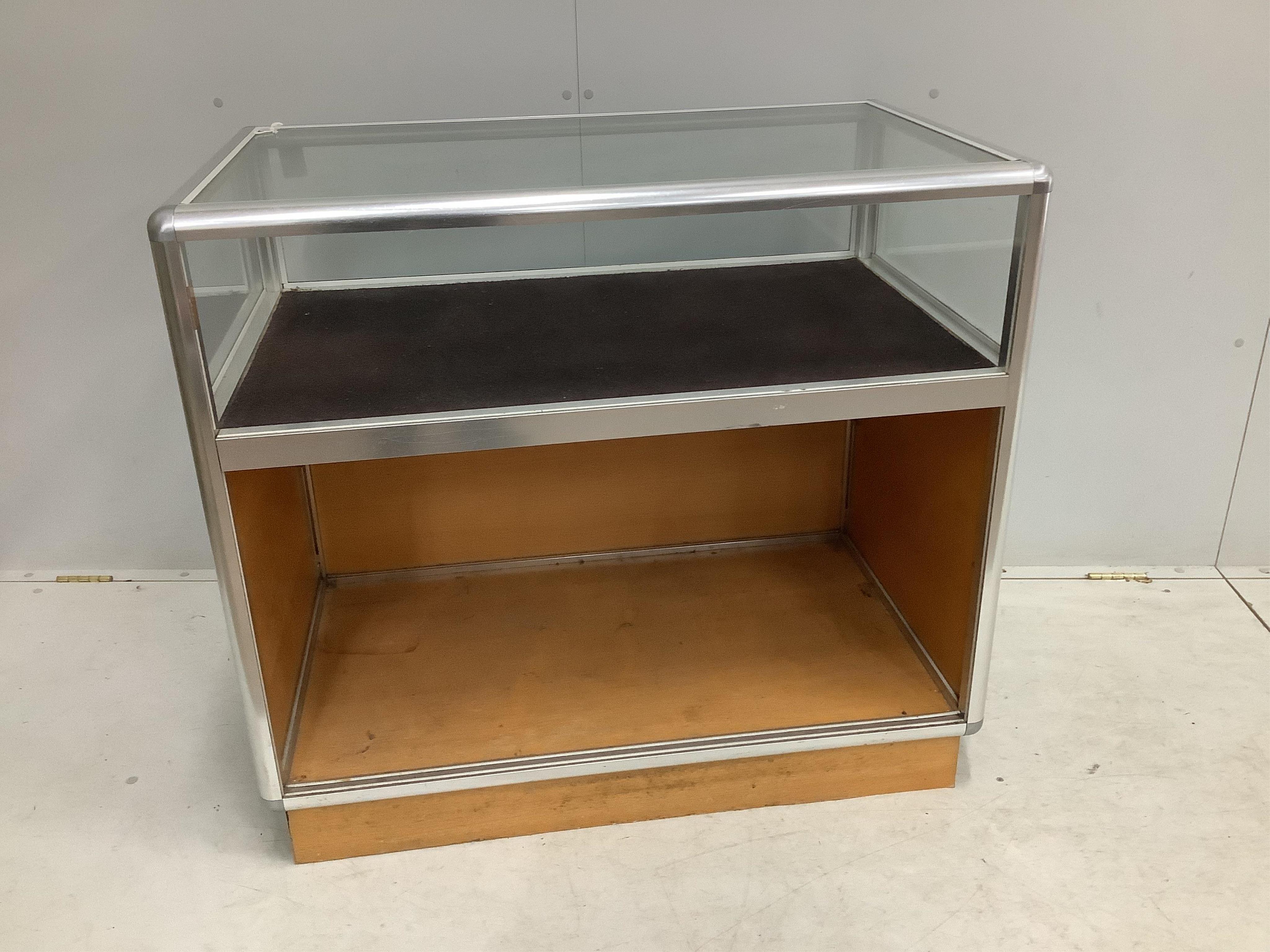 A modern shop display case. Width 99cm, depth 59cm, height 91cm. Condition - poor to fair